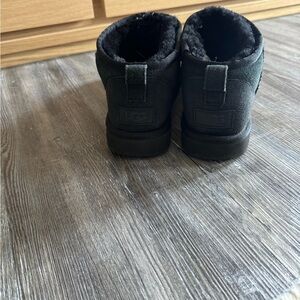 Women’s black ultra mini UGGS